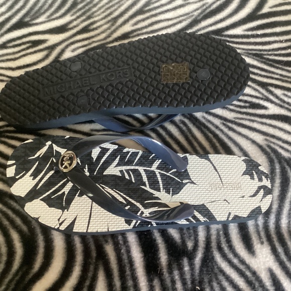NIB Michael Kors flip flops NAVY - Picture 3 of 4
